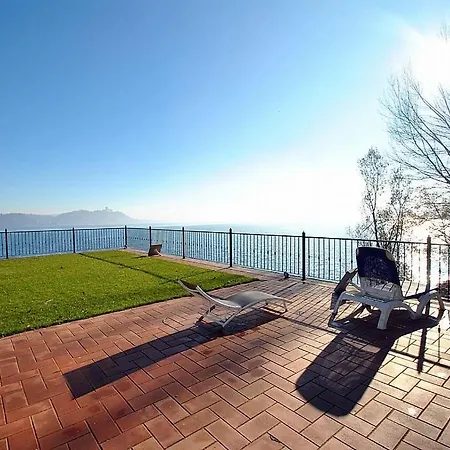 Sleeps 4 Pool Wifi Apartment