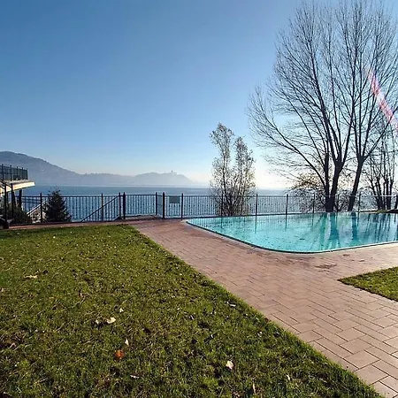 Sleeps 4 Pool Wifi Apartment *
