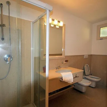 Sleeps 4 Pool Wifi Meina