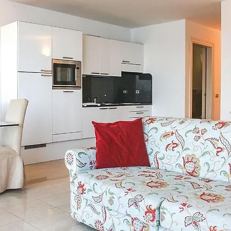 Apartment Sleeps 4 Pool Wifi