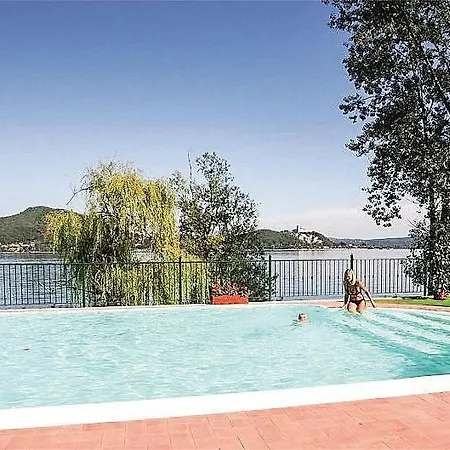 Apartment Sleeps 4 Pool Wifi Meina