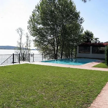 Sleeps 4 Pool Wifi * Meina