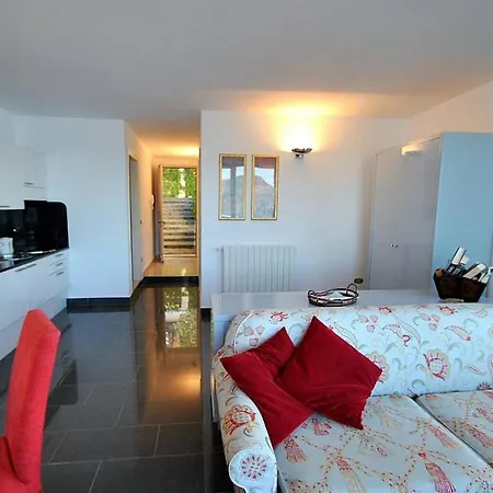 Sleeps 4 Pool Wifi Apartment *