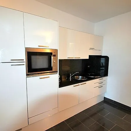 Sleeps 4 Pool Wifi Apartment