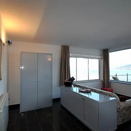 Sleeps 4 Pool Wifi Meina