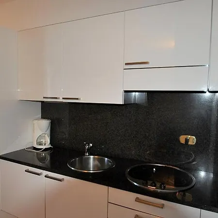 Sleeps 4 Pool Wifi * Meina